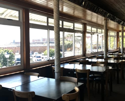 Seven seas club simonstown HD - Restaurant View - Tables - Aluminium Windows