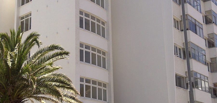 Rapallo Apartment - Metal Windows - Main Entrance